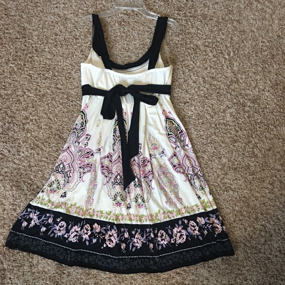 Trixxi Dress - Picture 7 of 16